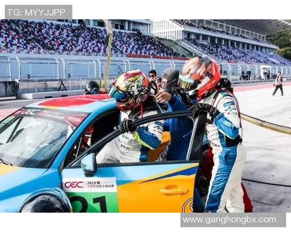 激烈角逐游泳赛场精彩纷呈 快速游进冠军宝座的背后故事揭秘